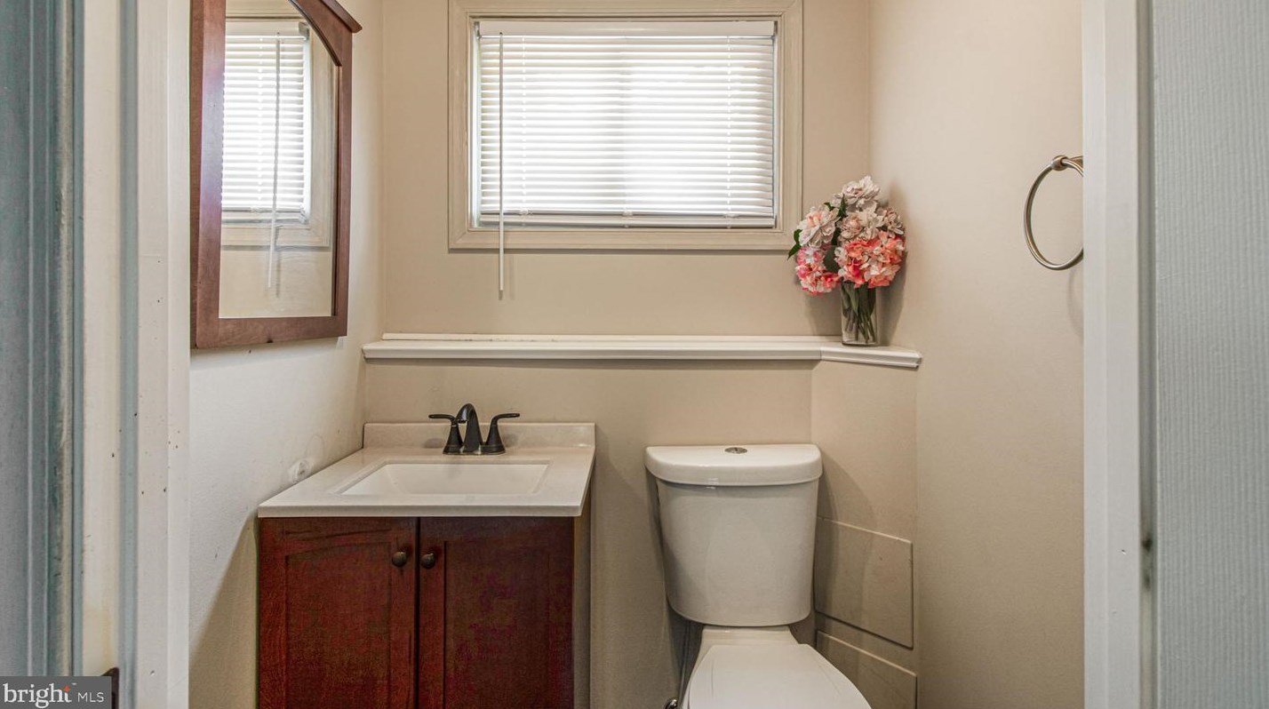 910 Prestwood Rd, Baltimore MD  21228-1223 exterior