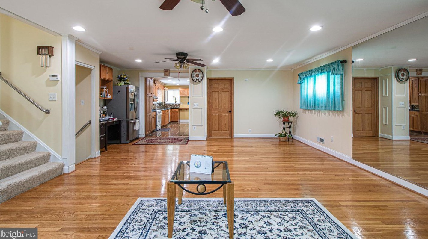 910 Prestwood Rd, Baltimore MD  21228-1223 exterior
