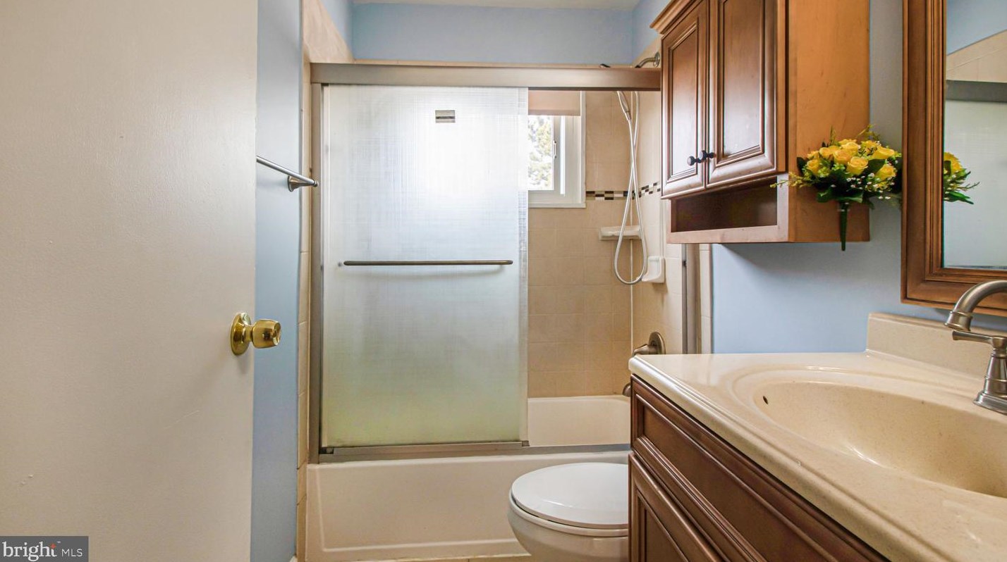 910 Prestwood Rd, Baltimore MD  21228-1223 exterior