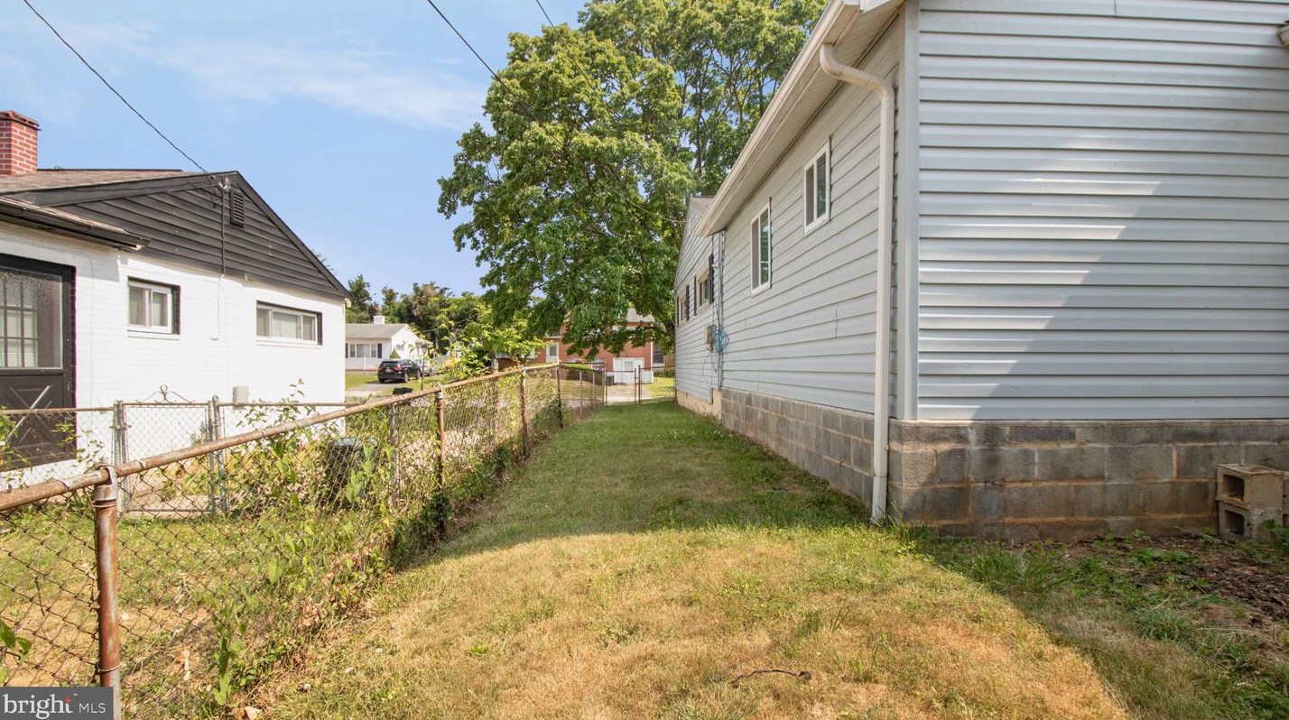 910 Prestwood Rd, Baltimore MD  21228-1223 exterior