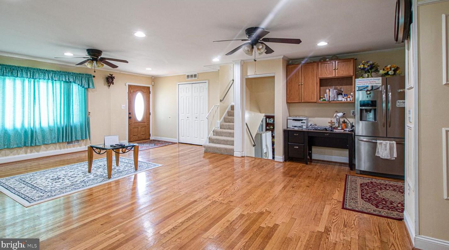 910 Prestwood Rd, Baltimore MD  21228-1223 exterior