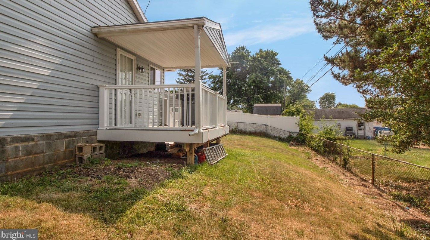910 Prestwood Rd, Baltimore MD  21228-1223 exterior
