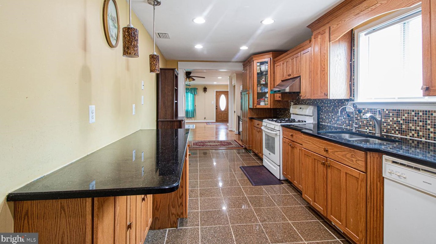 910 Prestwood Rd, Baltimore MD  21228-1223 exterior