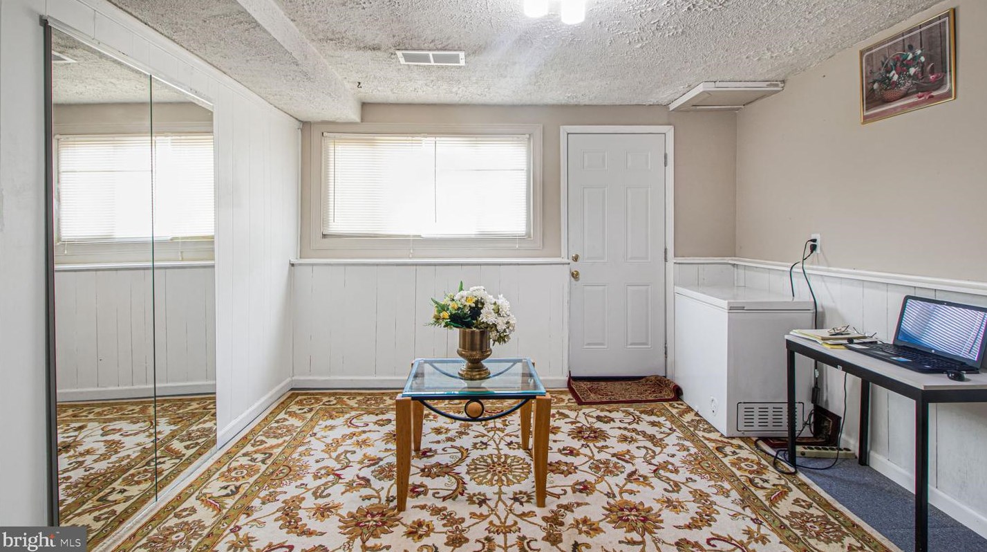 910 Prestwood Rd, Baltimore MD  21228-1223 exterior