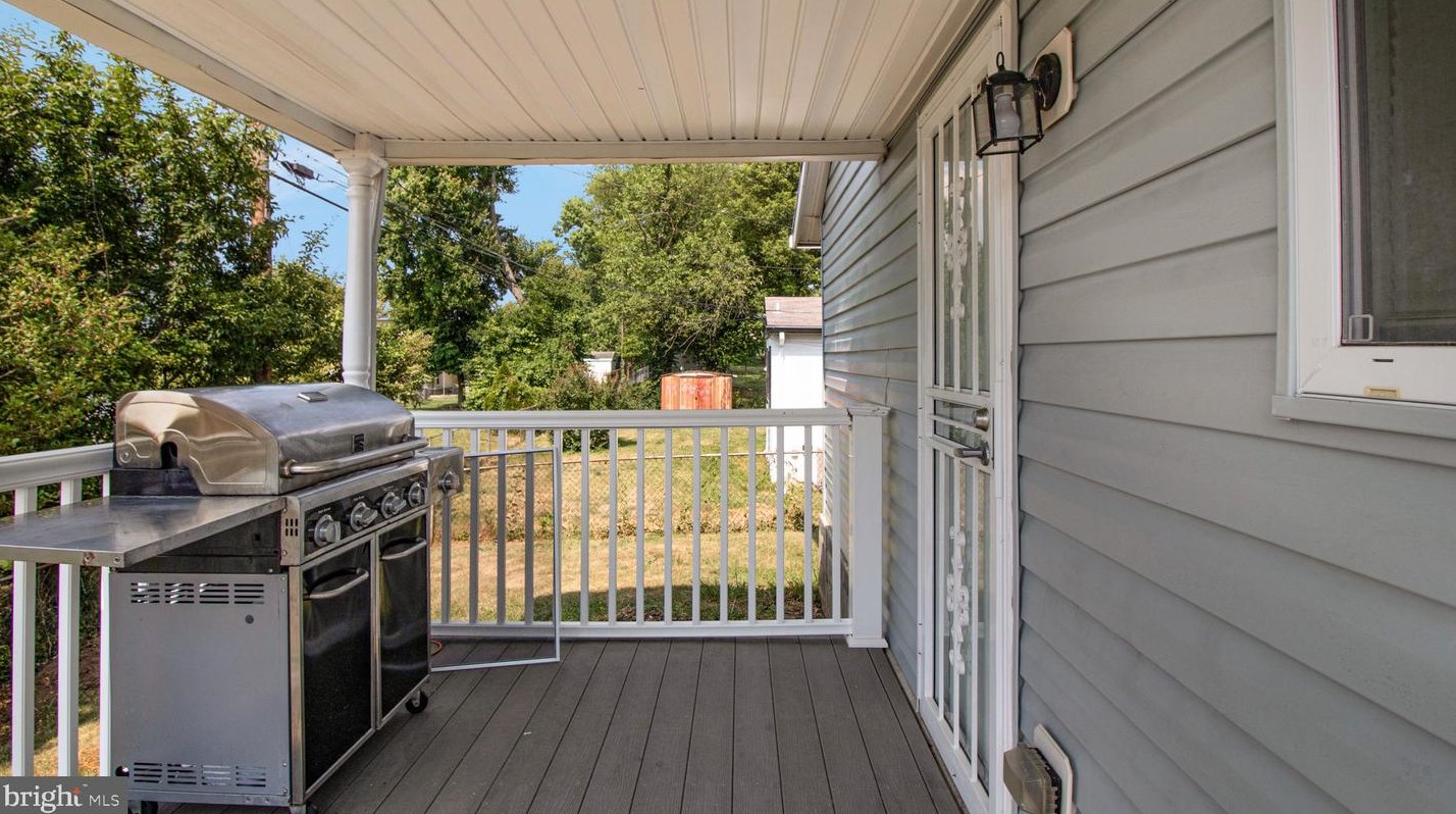 910 Prestwood Rd, Baltimore MD  21228-1223 exterior