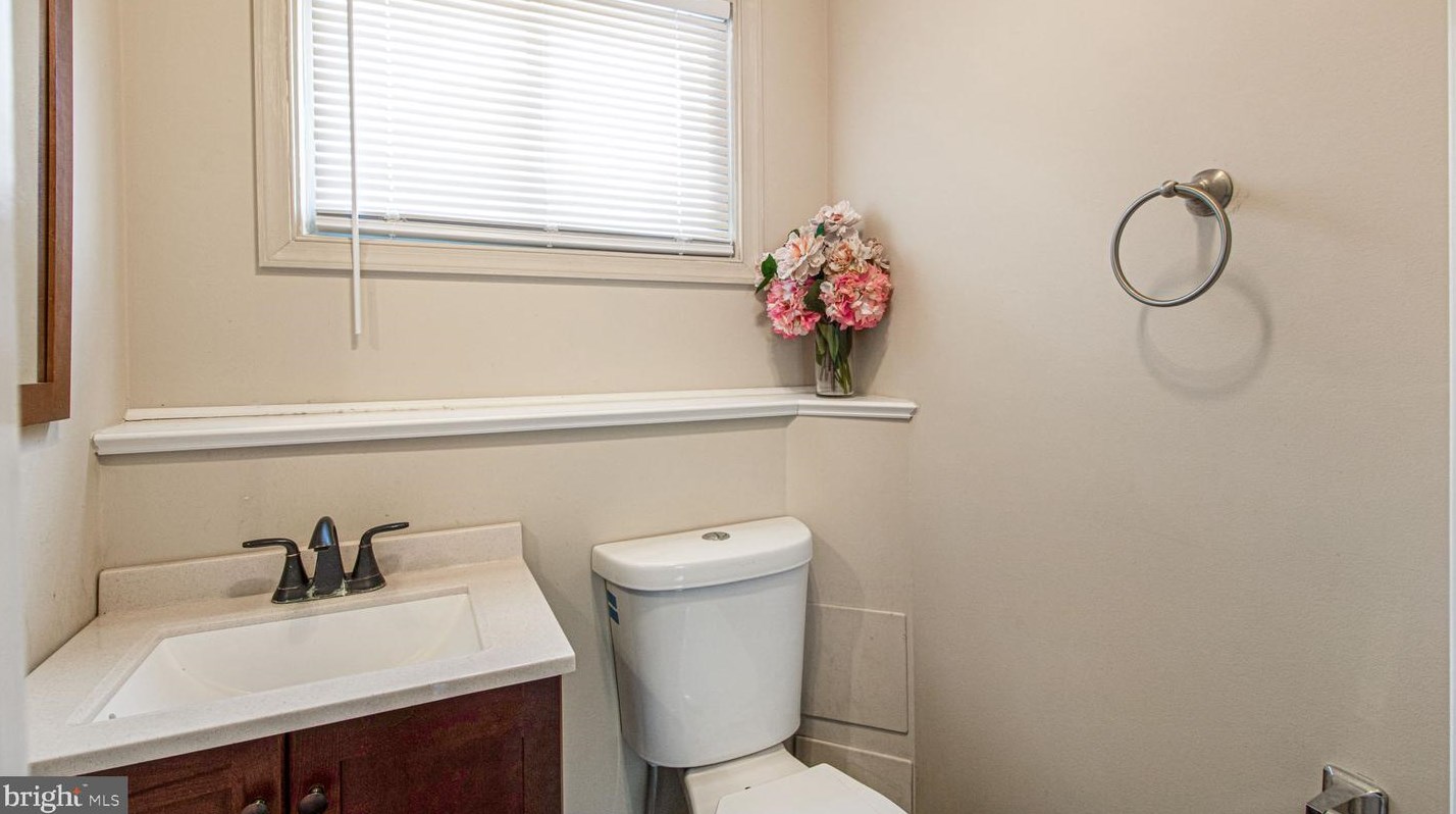 910 Prestwood Rd, Baltimore MD  21228-1223 exterior