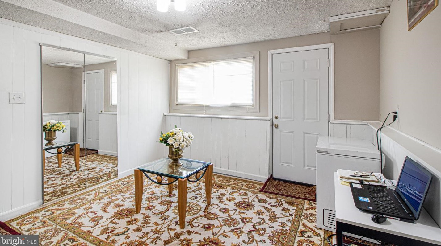 910 Prestwood Rd, Baltimore MD  21228-1223 exterior