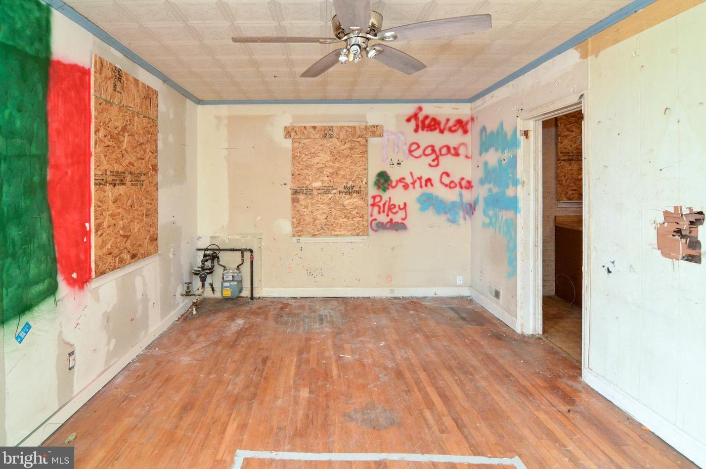 33 Avenal Rd, Baltimore MD  21221-7005 exterior