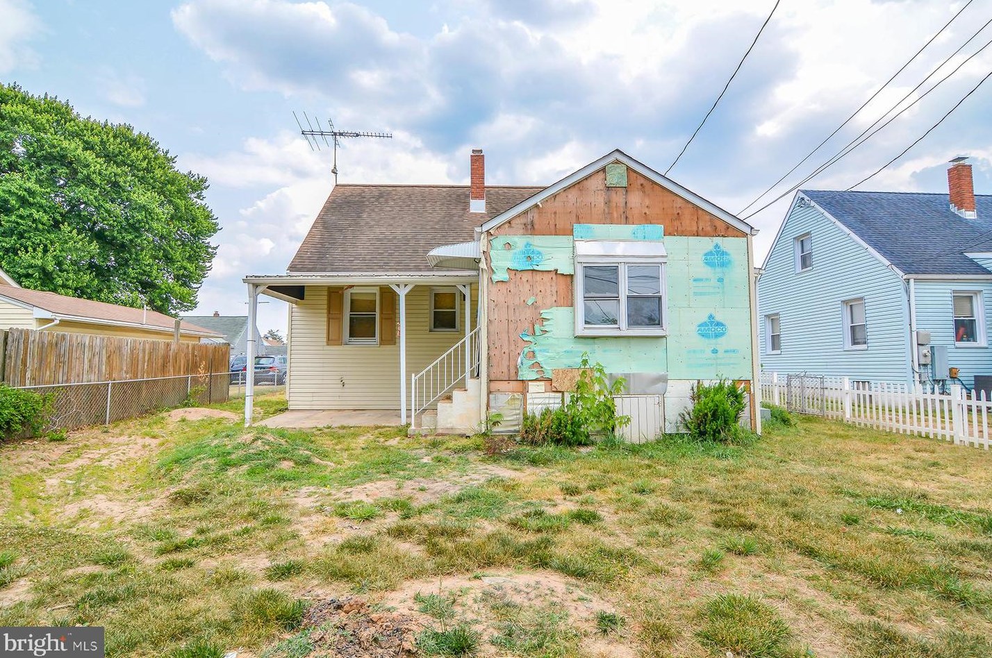 33 Avenal Rd, Baltimore MD  21221-7004 exterior