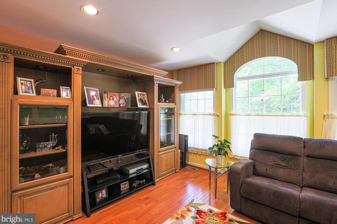6 Stone Gate Ct, Baltimore MD  21208-1000 exterior