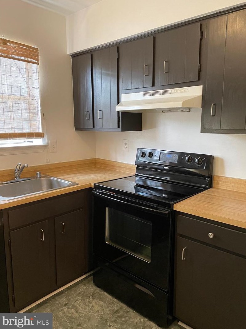 8602 Castlemill Cir, Baltimore MD  21236-2619 exterior