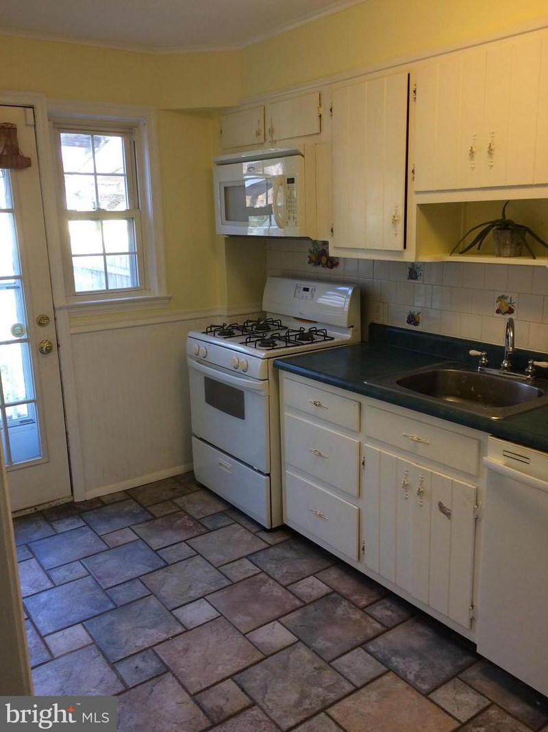 1626 Thetford Rd, Baltimore MD  21286-8130 exterior