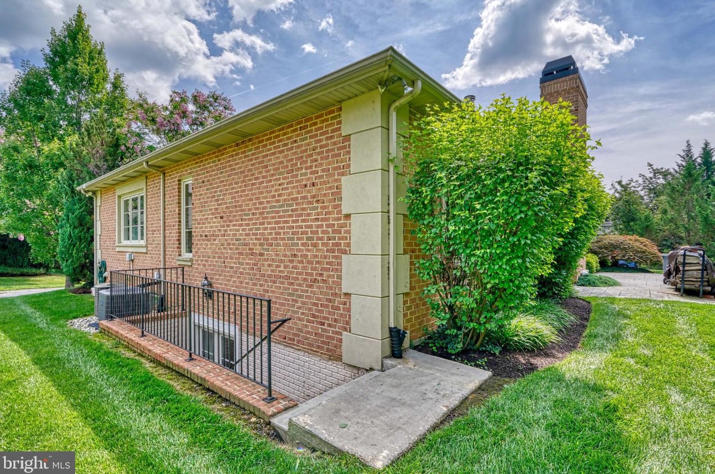 10 Clifton Ct, Baltimore MD 21208-1432 exterior