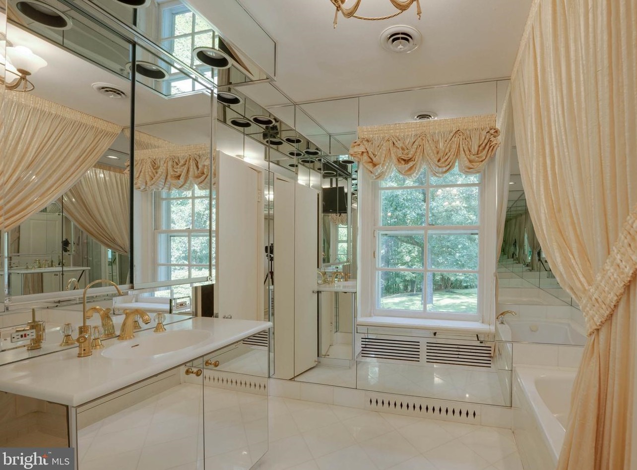 8410 Park Hts Ave, Baltimore MD 21215-6730 exterior