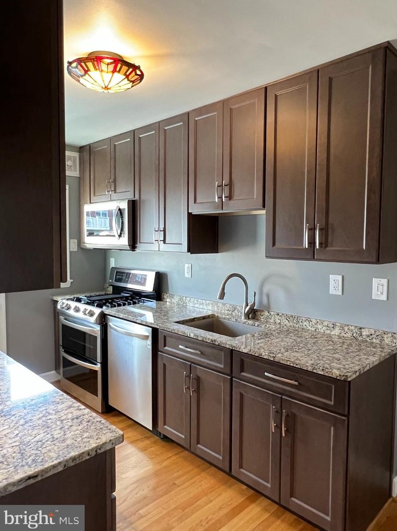 4916 Gateway Ter, Baltimore MD  21227-1229 exterior