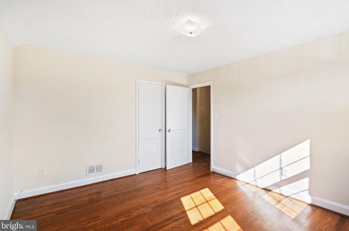 1606 Thetford Rd, Baltimore MD 21286-8130 exterior