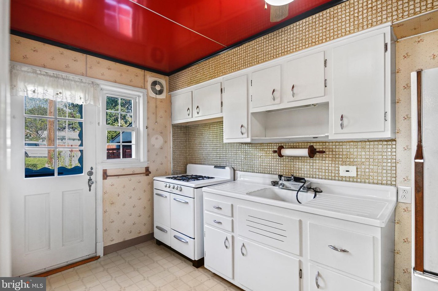 1606 Thetford Rd, Baltimore MD 21286-8130 exterior