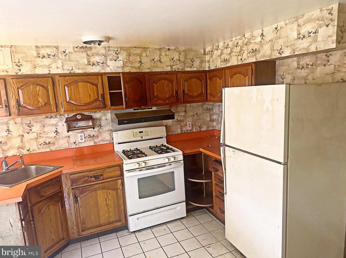 8146 Gray Hvn Rd, Baltimore MD  21222-3450 exterior