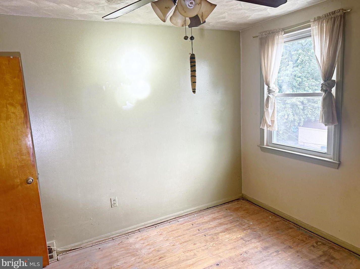 8146 Gray Hvn Rd, Baltimore MD  21222-3450 exterior