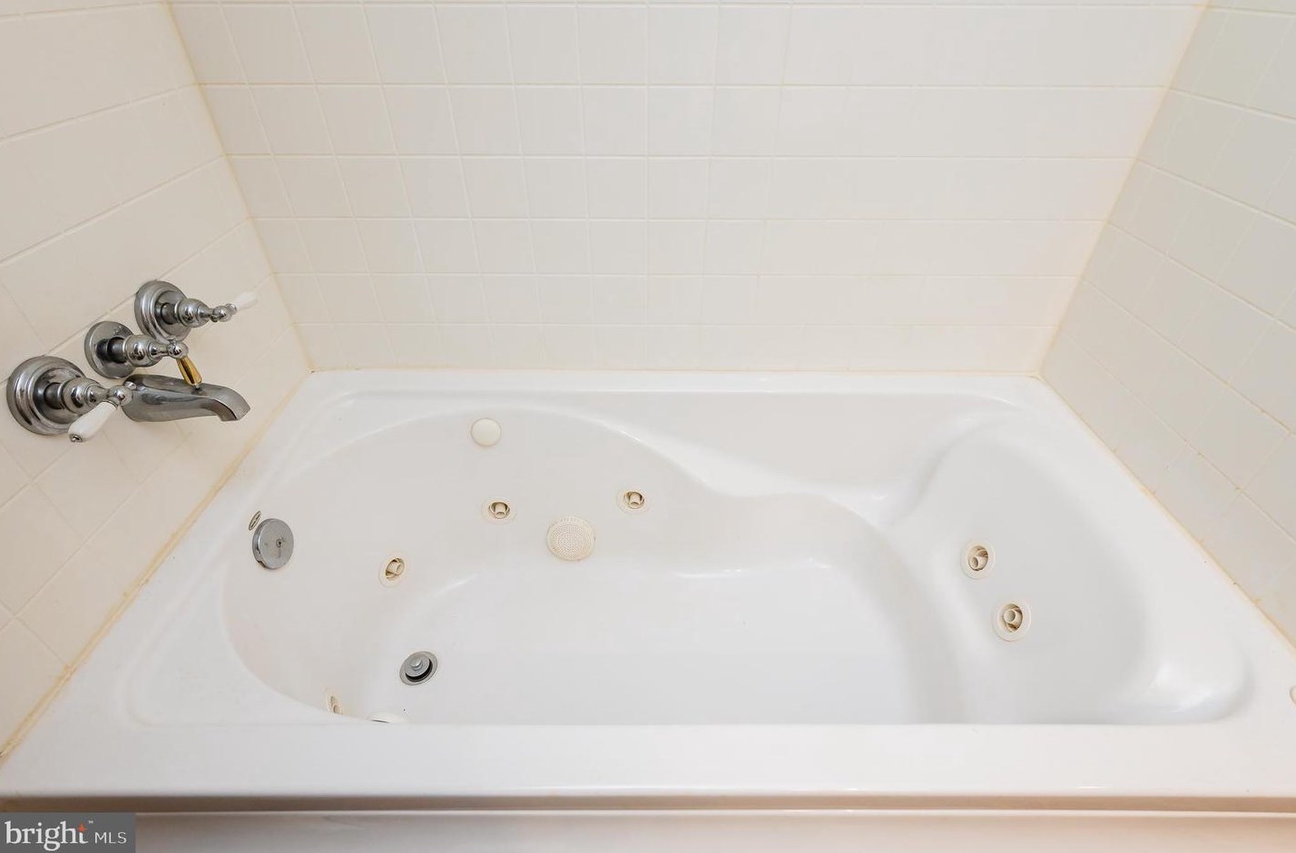 7 Turnmill Ct, Baltimore MD  21236-5554 exterior