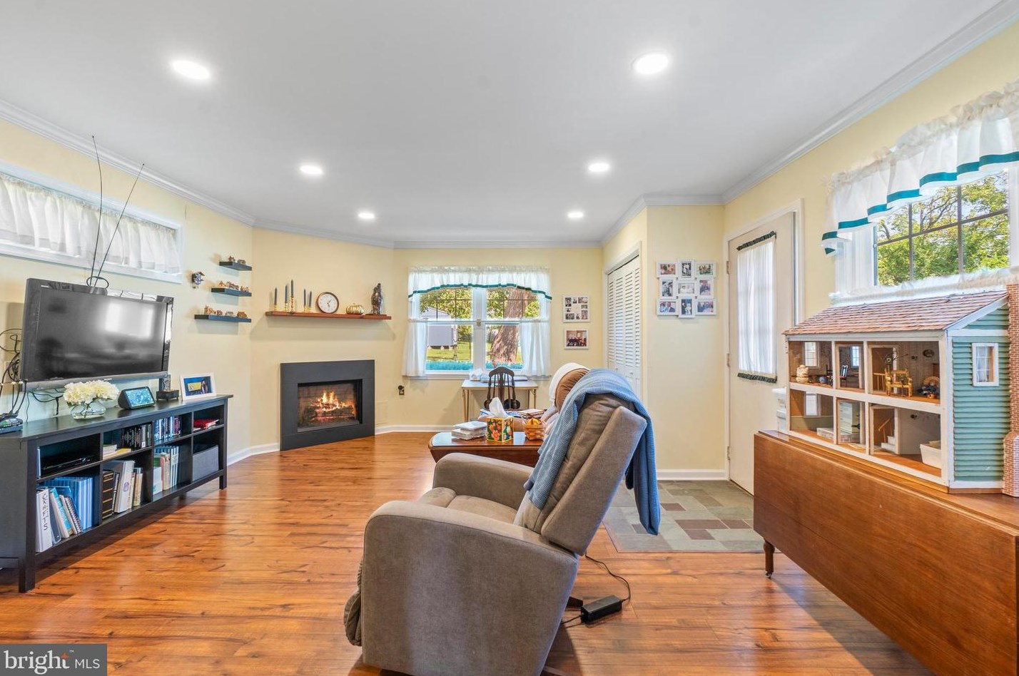 509 Academy Rd, Baltimore MD  21228-1813 exterior