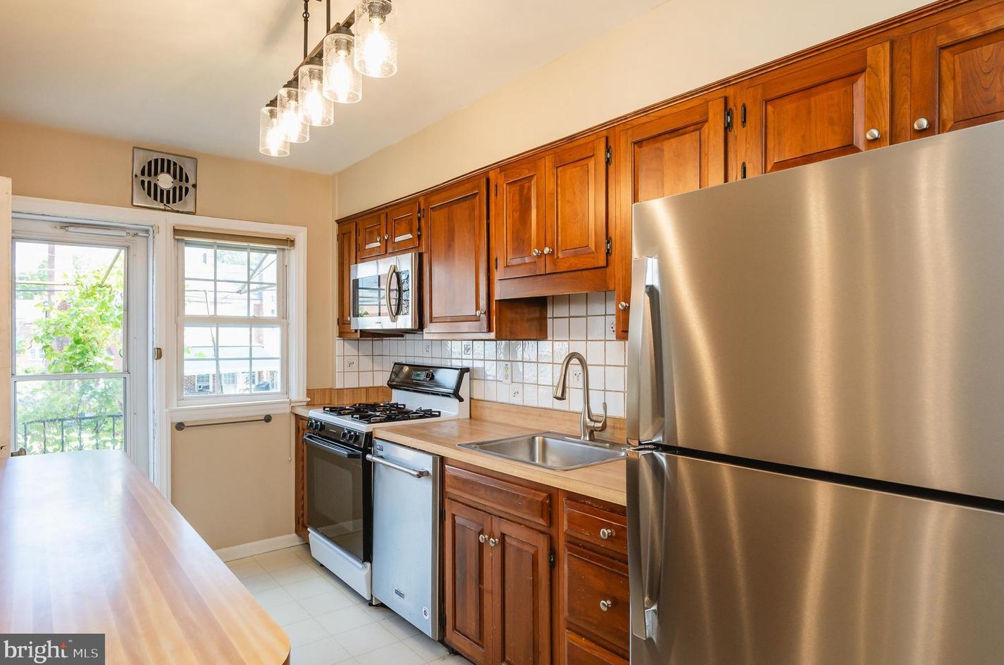 341 Stratford Rd, Baltimore MD  21228-1845 exterior