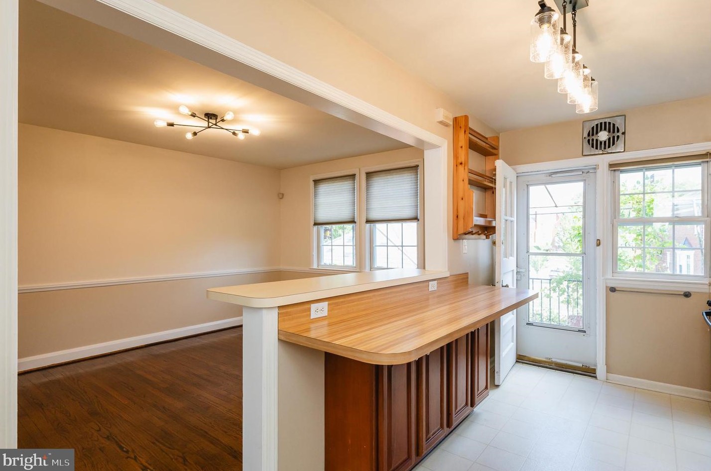 341 Stratford Rd, Baltimore MD  21228-1845 exterior