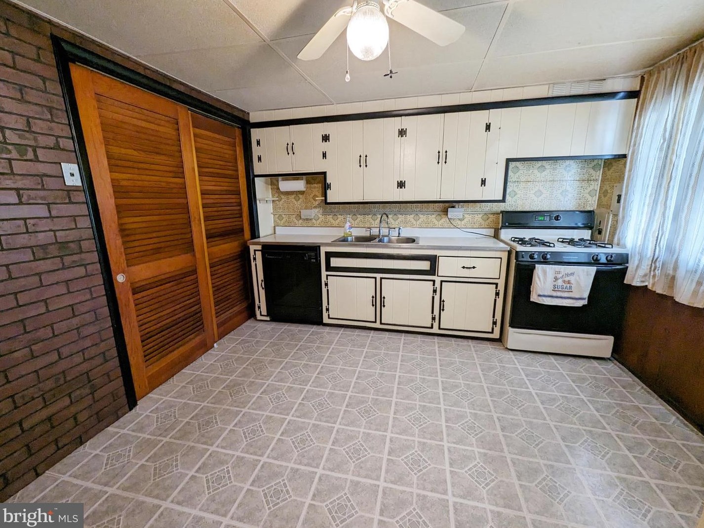 3193 Bero Rd, Baltimore MD 21227-3431 exterior