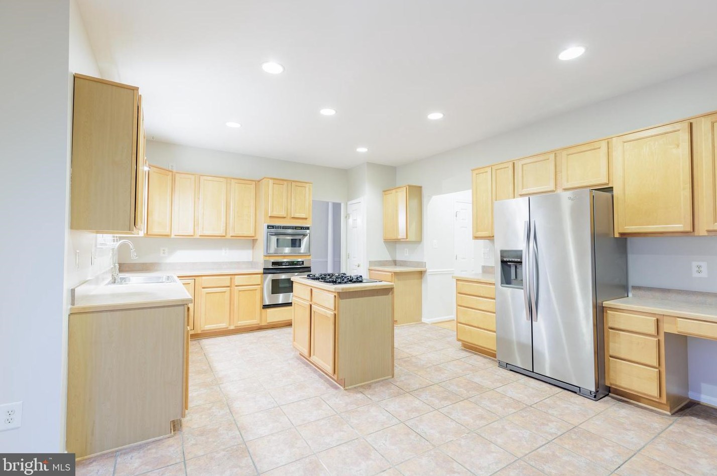 8205 Selwin Ct, Baltimore MD 21237-3363 exterior