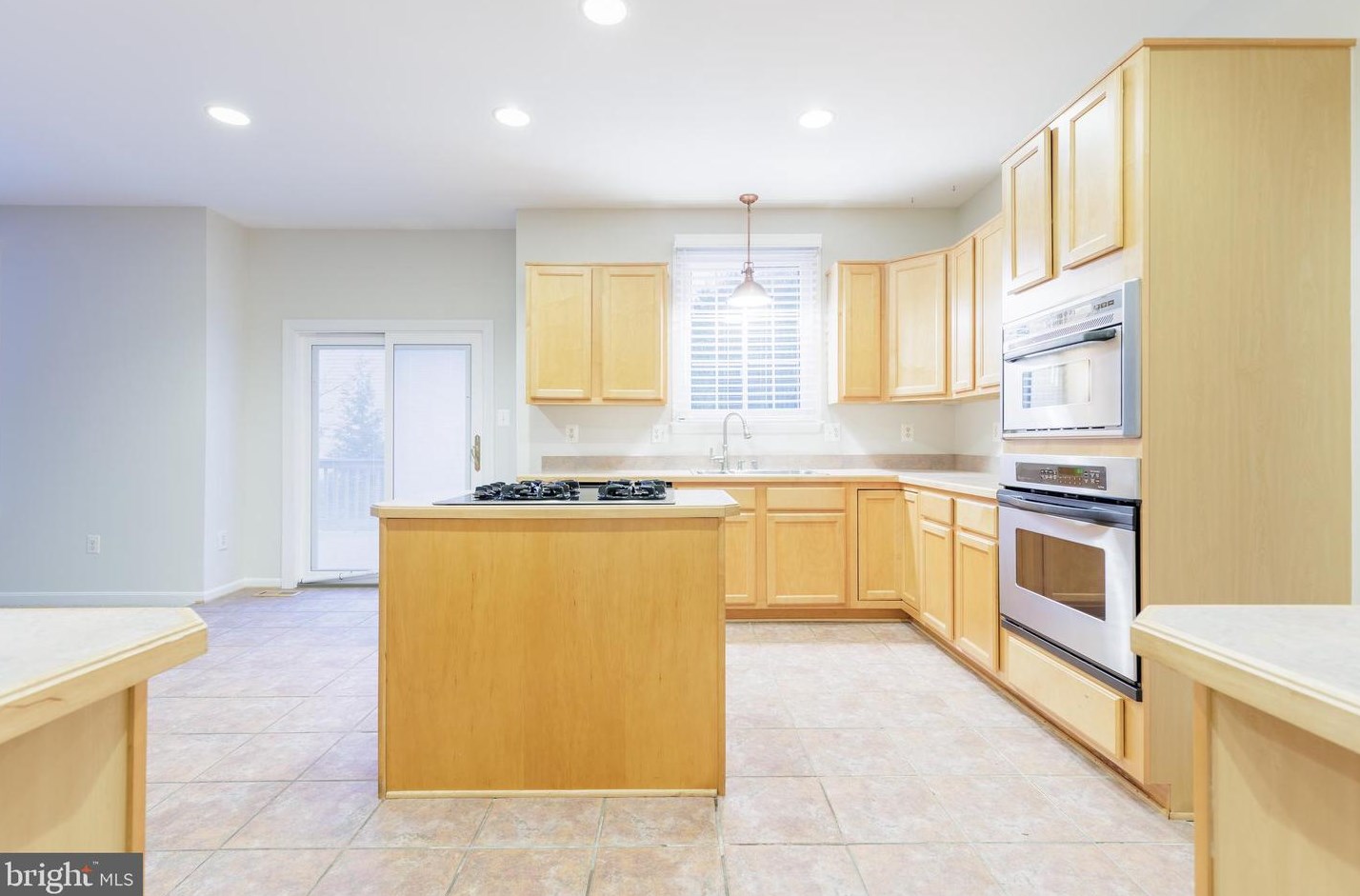 8205 Selwin Ct, Baltimore MD 21237-3363 exterior