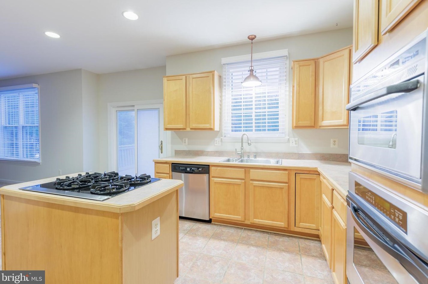 8205 Selwin Ct, Baltimore MD 21237-3363 exterior