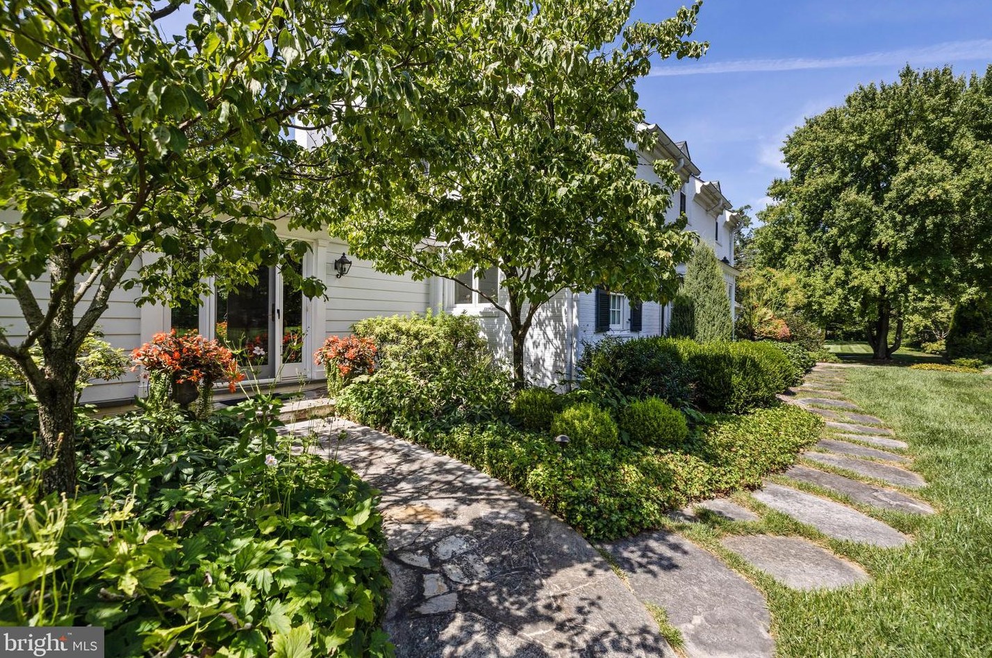 12 Meadow Rd, Baltimore MD 21225-2642 exterior