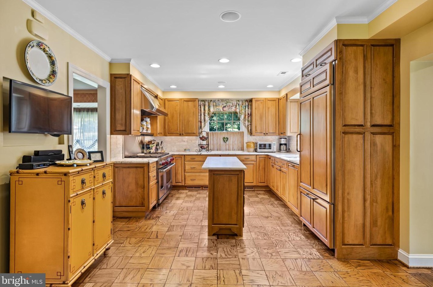 12 Meadow Rd, Baltimore MD 21225-2642 exterior