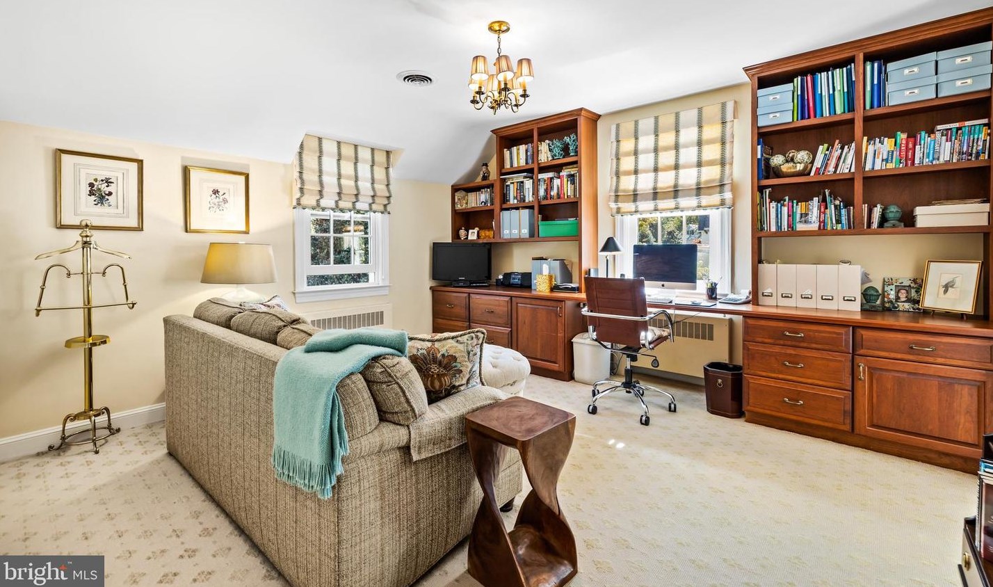 12 Meadow Rd, Baltimore MD 21225-2642 exterior