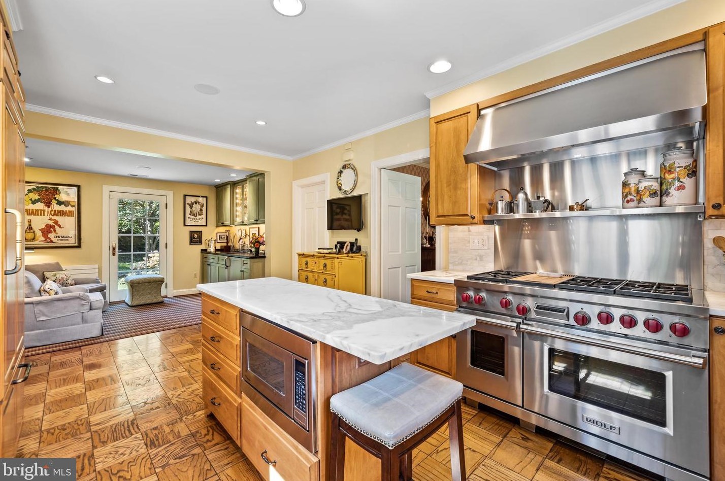 12 Meadow Rd, Baltimore MD 21225-2642 exterior