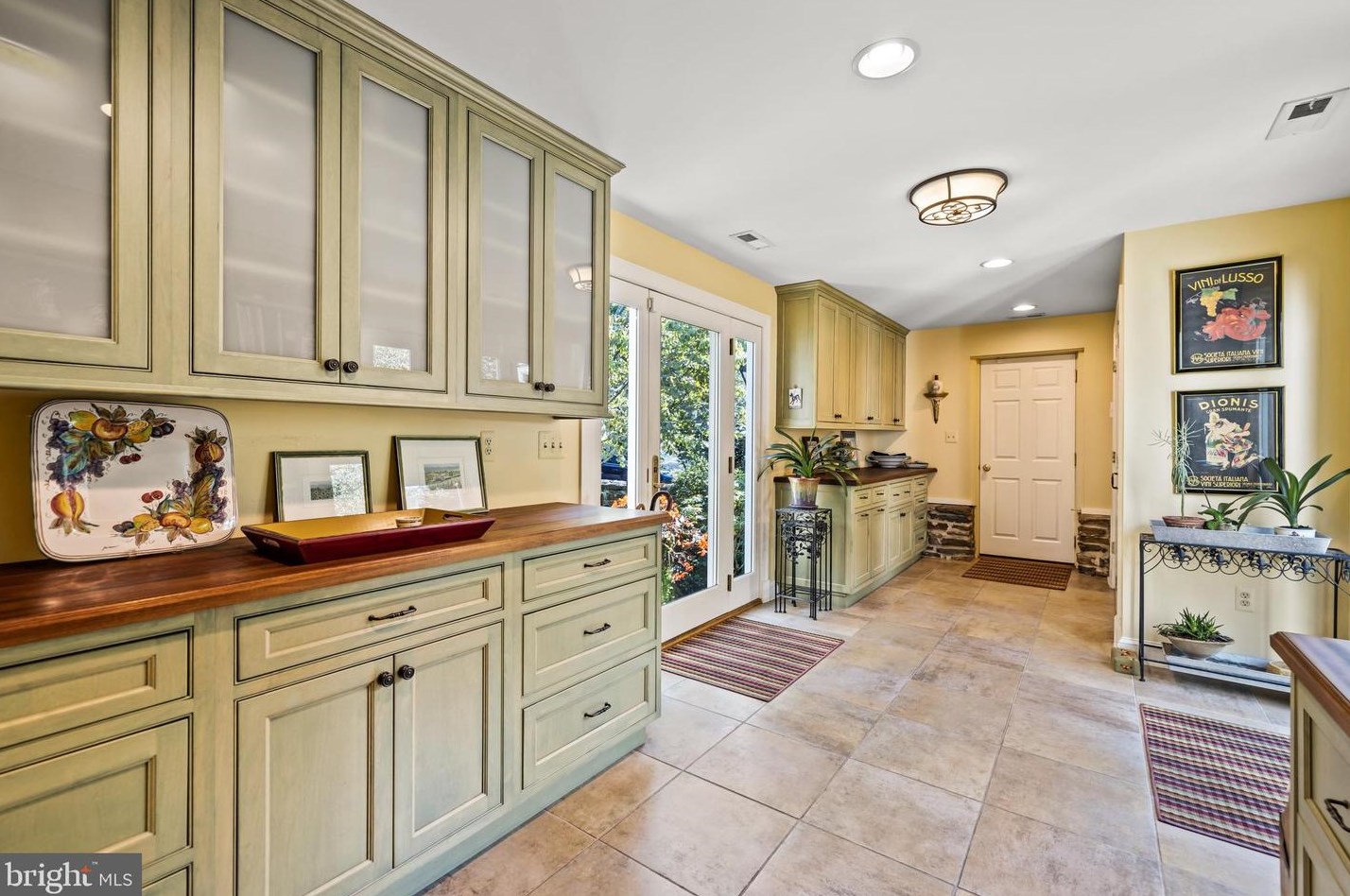 12 Meadow Rd, Baltimore MD 21225-2642 exterior