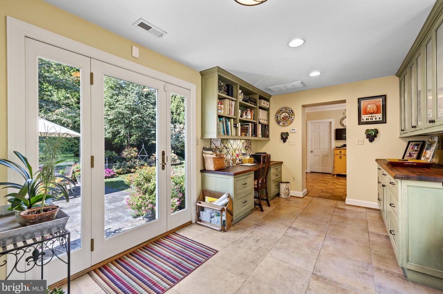 12 Meadow Rd, Baltimore MD 21225-2642 exterior