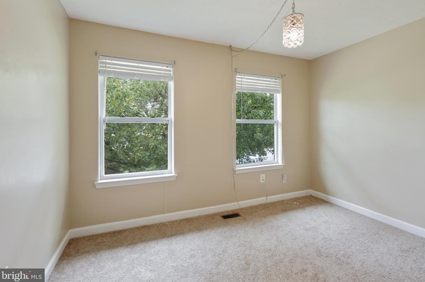 10 Malus Ct, Baltimore MD 21207-4400 exterior