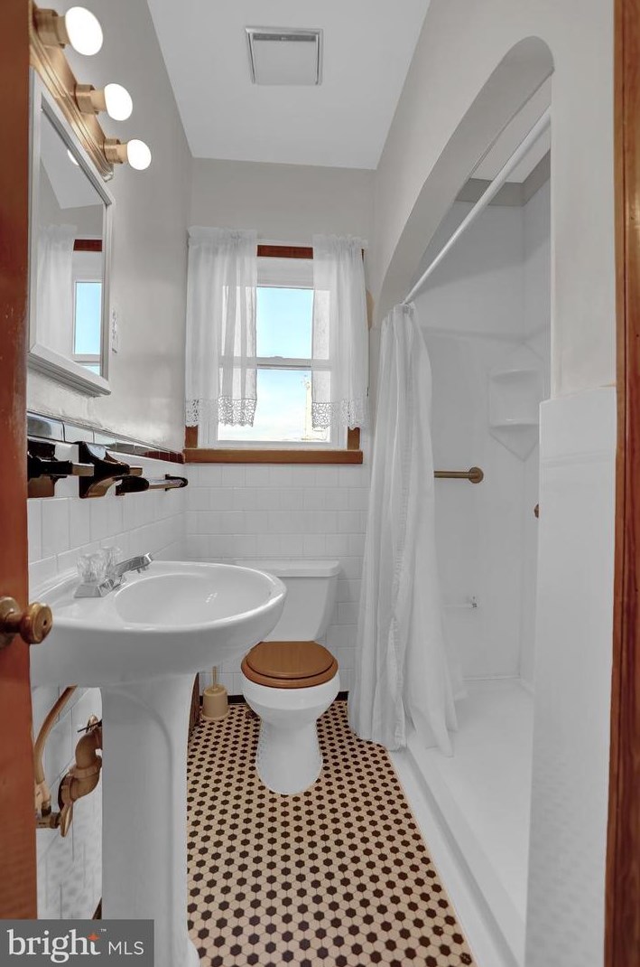 6812 Youngstown Ave, Baltimore MD  21222-1112 exterior