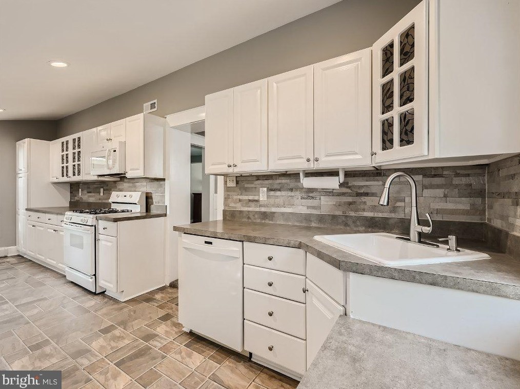 507 Dorsey Ave, Baltimore MD 21221-3506 exterior