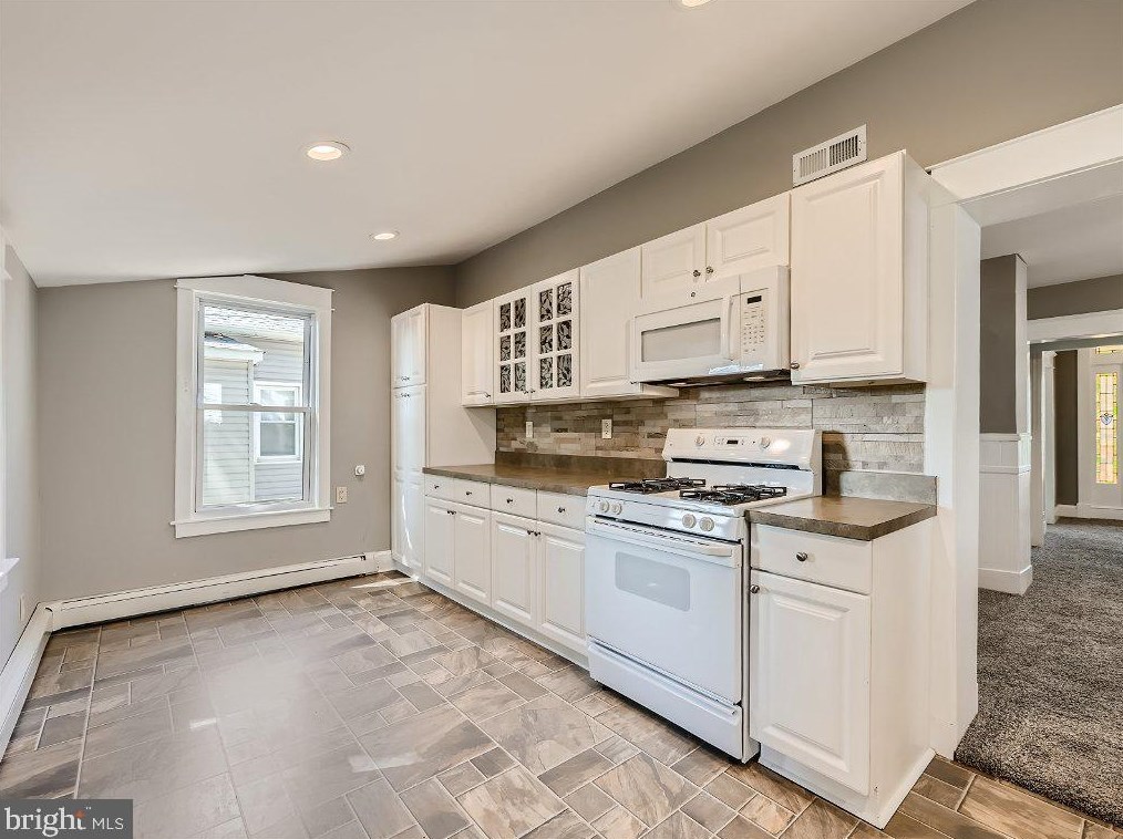 507 Dorsey Ave, Baltimore MD 21221-3506 exterior