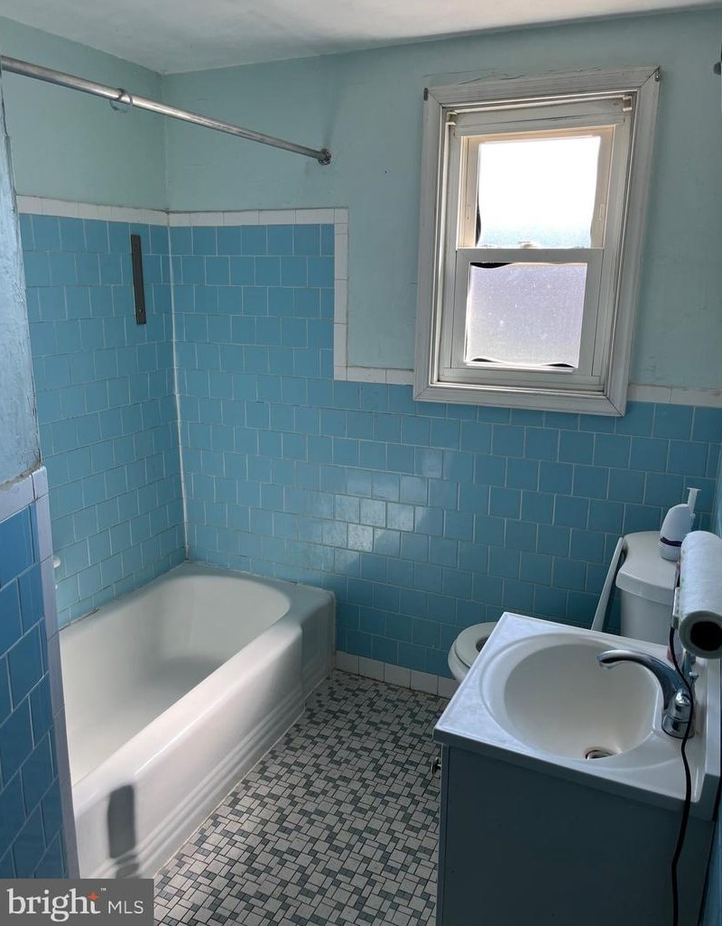 1120 Foxwood Ln, Baltimore MD 21221-5933 exterior