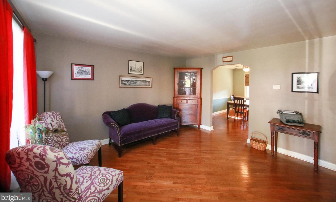 6107 Mt Rdg Rd, Baltimore MD 21228-2240 exterior