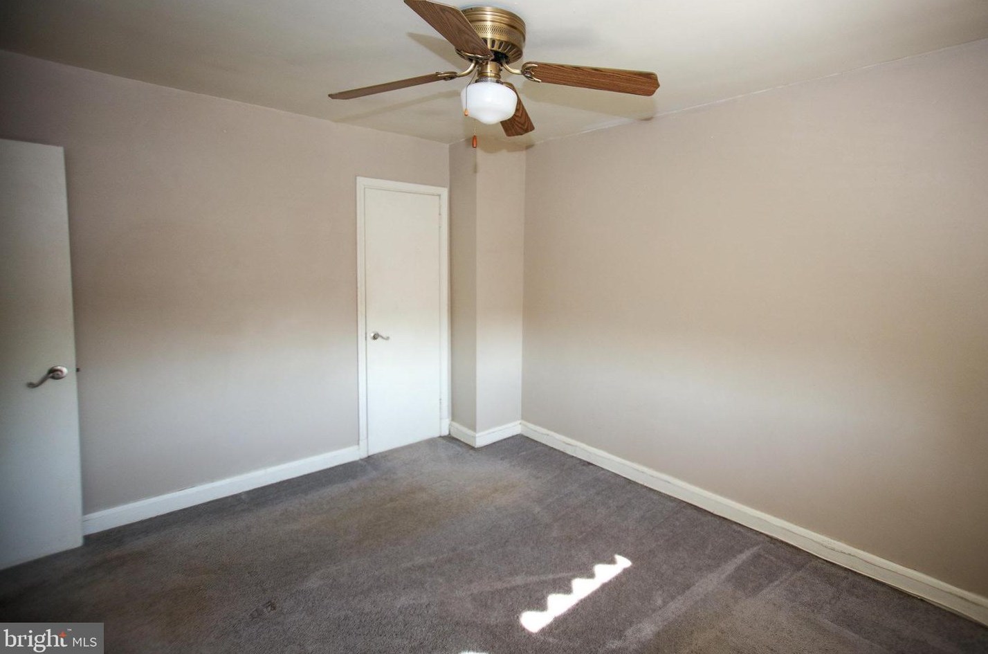 6107 Mt Rdg Rd, Baltimore MD 21228-2240 exterior