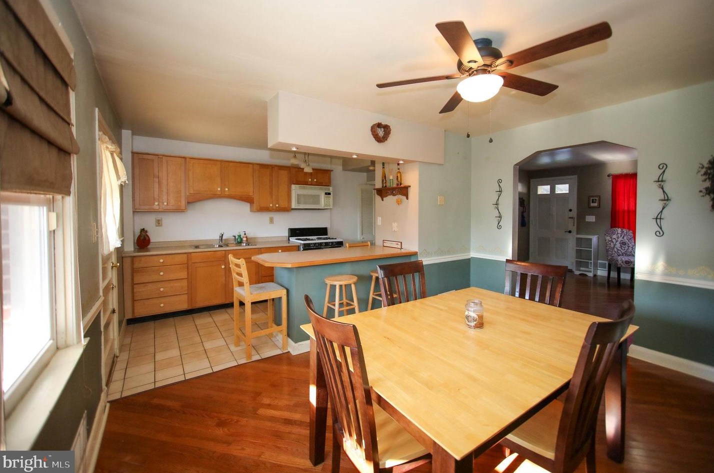 6107 Mt Rdg Rd, Baltimore MD 21228-2240 exterior