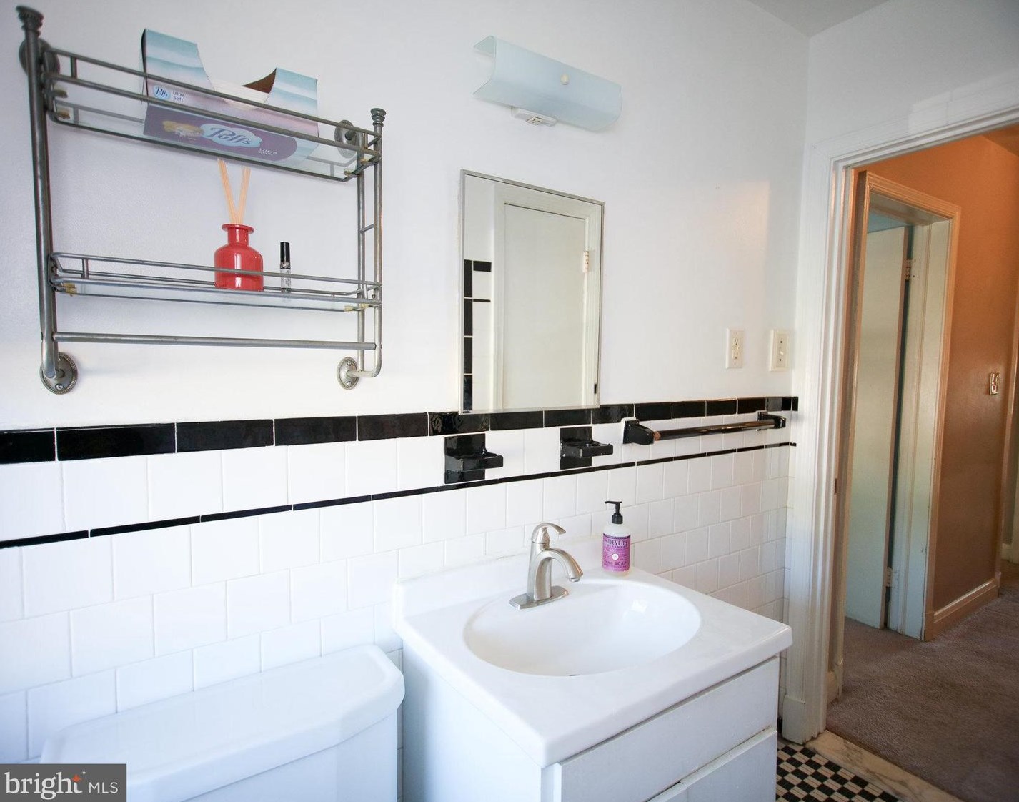 6107 Mt Rdg Rd, Baltimore MD 21228-2240 exterior