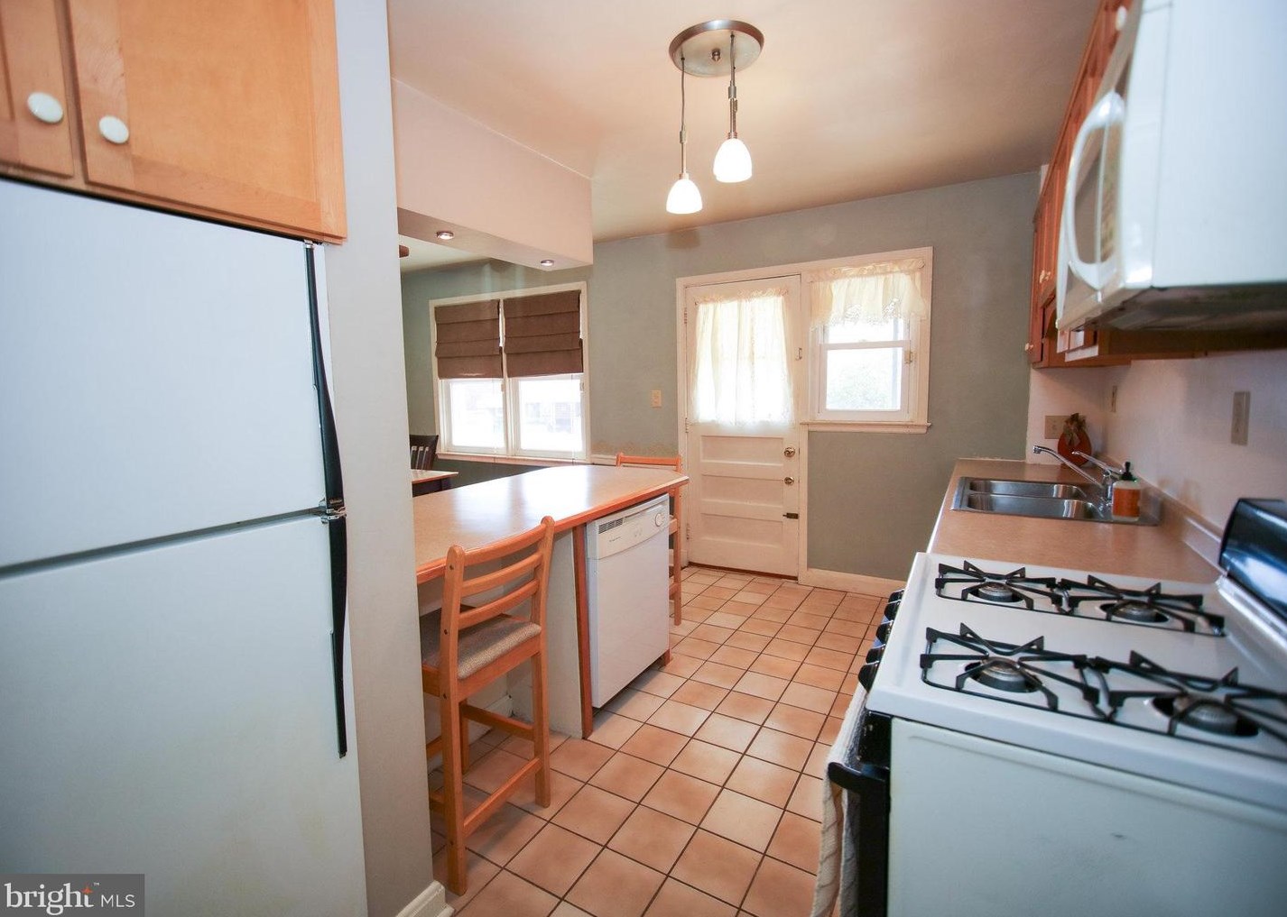 6107 Mt Rdg Rd, Baltimore MD 21228-2240 exterior