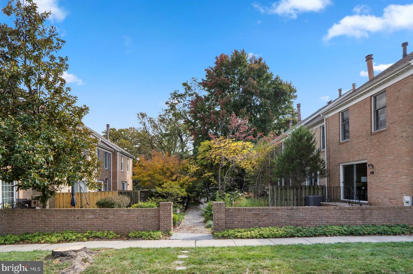 7 Parliament Ct, Baltimore MD  21212-1235 exterior
