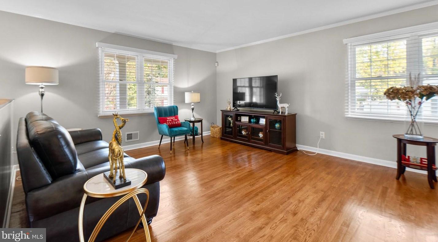 1316 Hickory Springs Cir, Baltimore MD  21228-2628 exterior