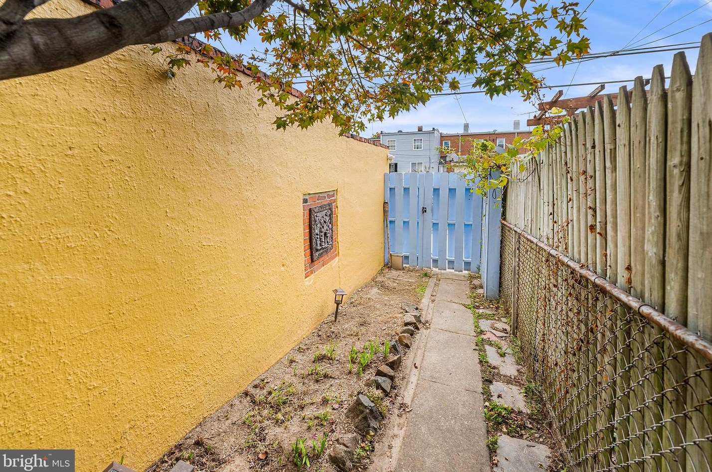 6823 Dunbar Rd, Baltimore MD  21222-5907 exterior